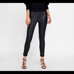 Leggings with contrasting zippers